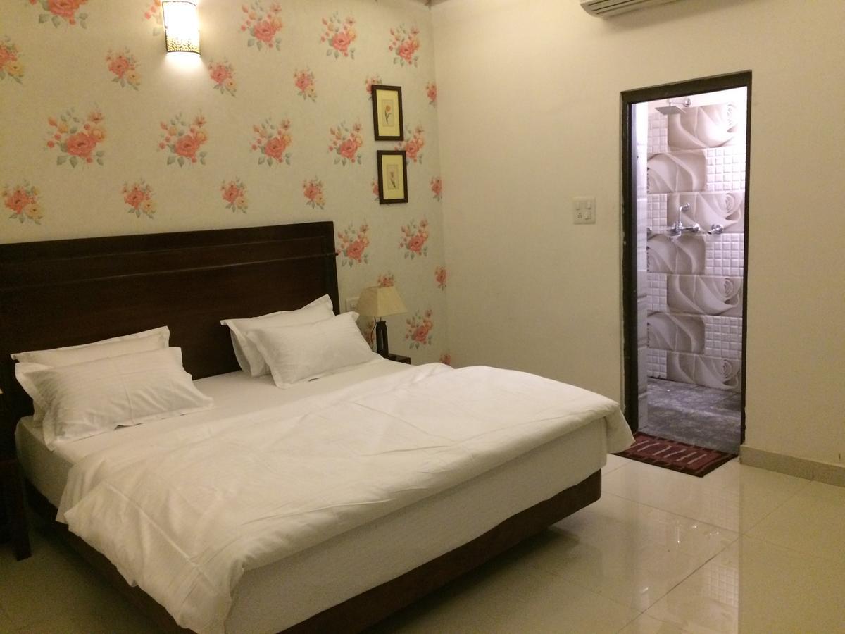 White Tulips Home Stay Jaipur Eksteriør billede